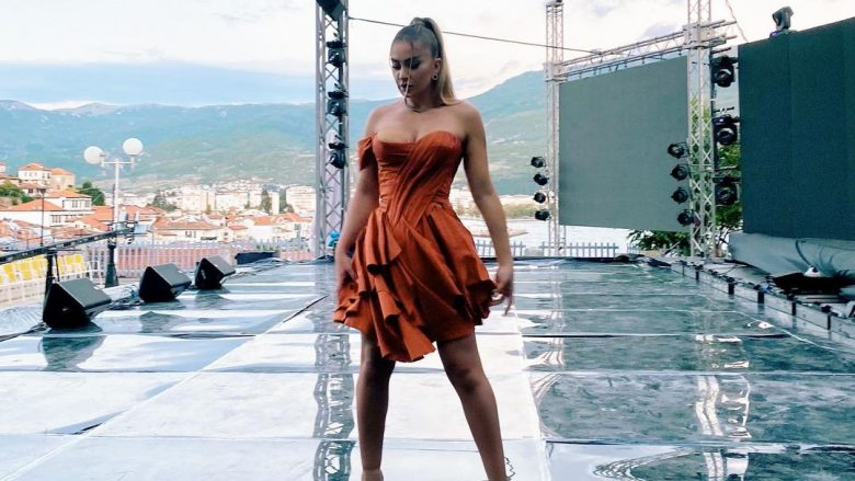 Vesa Smolica merr vendin e tretë duke përfaqësuar Shqipërinë në “Ohrid Fest 2022”