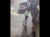 Video me pamje të rënda/ Vajza sulmohet seksualisht në qendër të Pejës, njerëzit indiferentë!