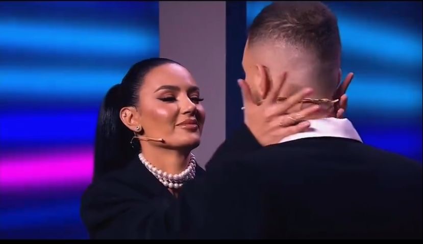 Bora Zemani puth Donald Veshajn në emision, rikrijojnë skenën takimit në Big Brother