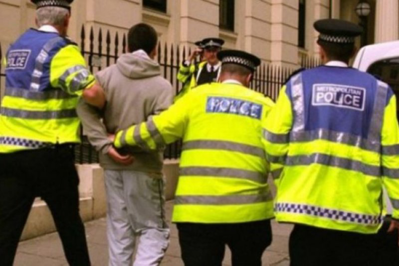 Lirohet pengu në Angli, arrestohen shtatë shqiptarë, kërkonin 400 mijë paund në këmbim