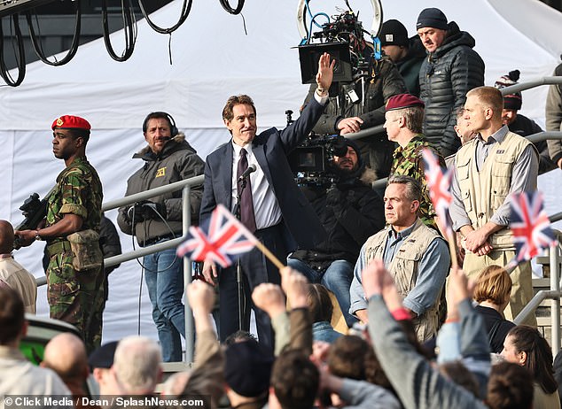 Tony Blair u prit si hero në Kosovë, do të përfshihet në filmin “The Crown”