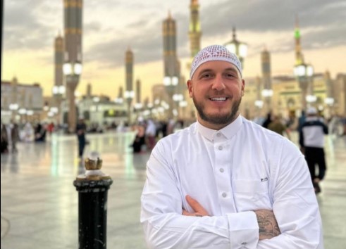 Mozzik si një mysliman i vërtetë, pas Medinës shkon në Mekë