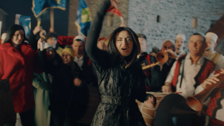 Albina Kelmendi vjen me këngën e re “Emri im”