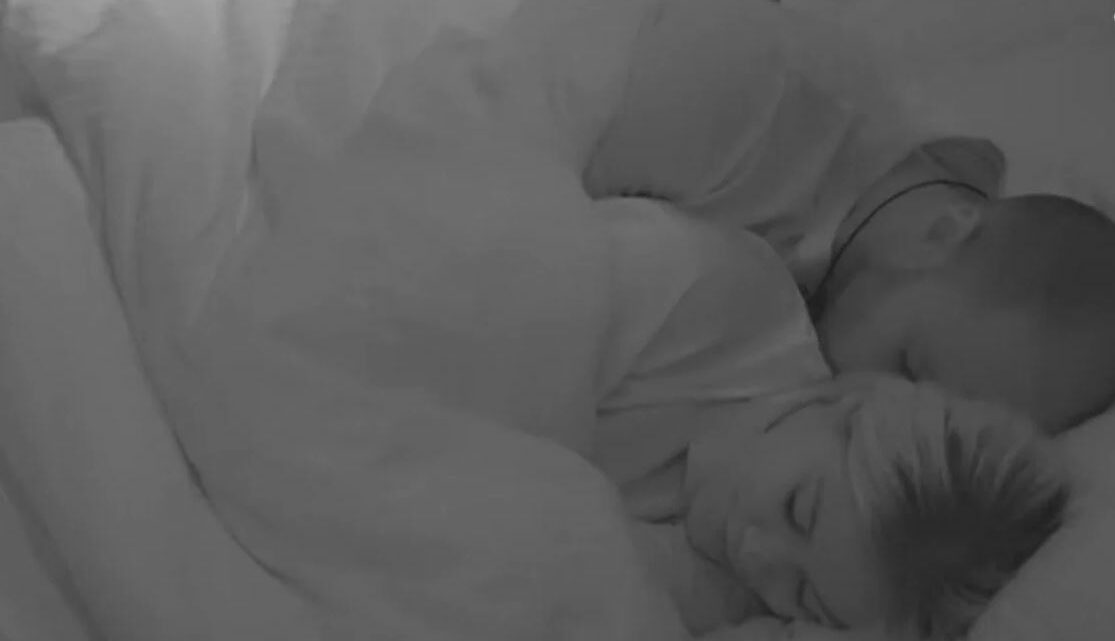 Kristi dhe Keisi flenë bashkë në shtëpinë e Big Brother