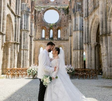 Arbana Osmani ndan foton e parë çift nga dasma në Toskanë