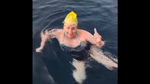 27 orë not nga brigjet e Italisë drejt Vlorës, Eva Buzo mesazh nga spitali: Jam mirë, notova gjatë