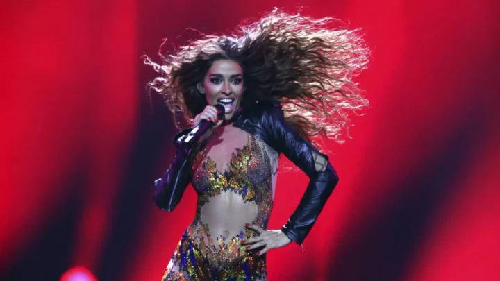 (VIDEO) Eleni Foureira ndal koncertin pasi ngacmohet në skenë nga djali i miliarderit