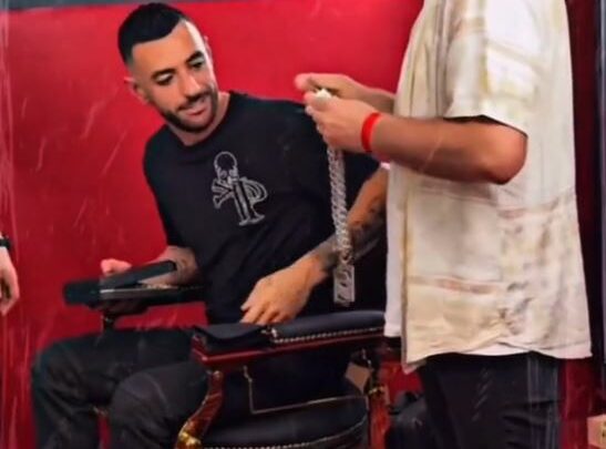 (Video) Dikur “armiq”, Noizy suprizon Stresin me dhuratën e çmuar para koncertit