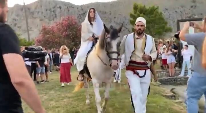 Inskenohet dasma e Skënderbeut në kishën e Shën Mërisë