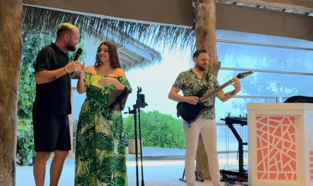 Kiara Tito publikon videon, Luizi duke kënduar në Maldive