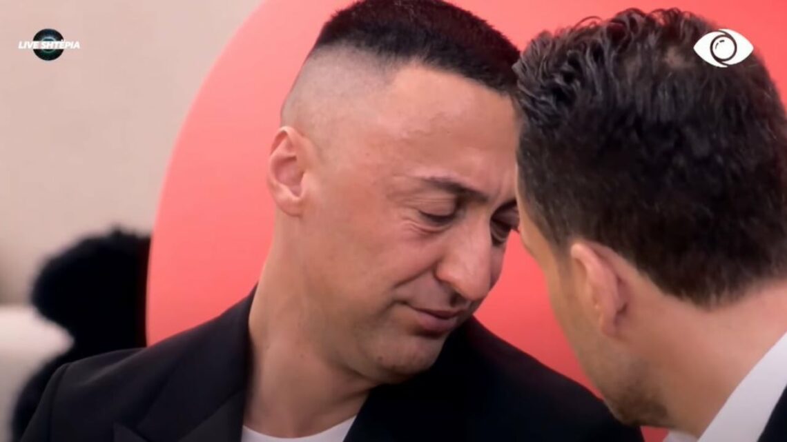 Ledion Liço i jep lajmin e trishtë G Banit, banori largohet në lot drejt Londrës