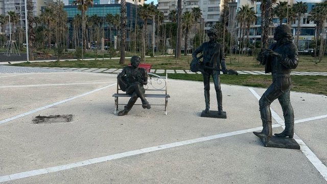 Grabitet gjatë natës statuja e këngëtares Tina Turner në Durrës