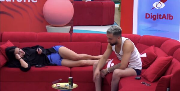 “Reagova keq nga mllefi”/ Egli dhe Gjesti bisedojnë të djegur nga malli