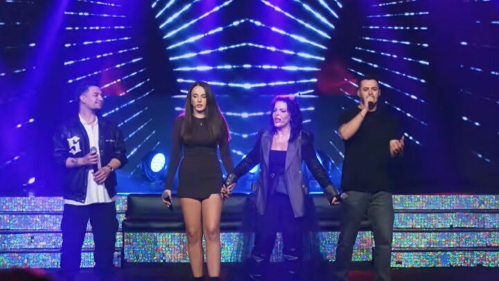 Vajza e Dr. Florit ngjitet në skenë, interpreton për herë të parë këngën e të atit