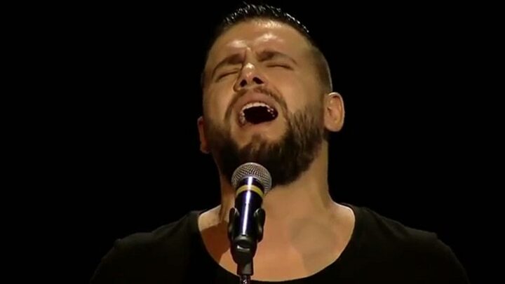 Flor Mumajesi kthehet në Tiranë, shfaqet me Brunon, Kejsi Tolën dhe Klajdi Harunin