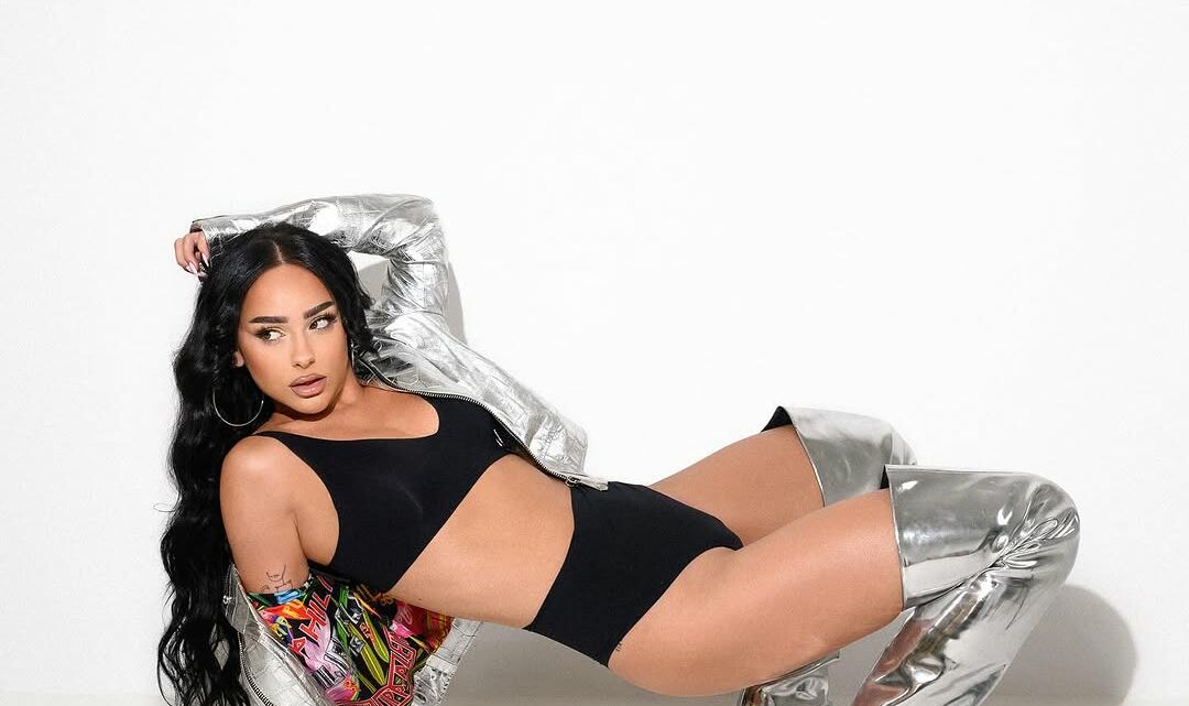 Pas ndarjes me Gjestin, Egli qetësohet në krahët e këtij personi