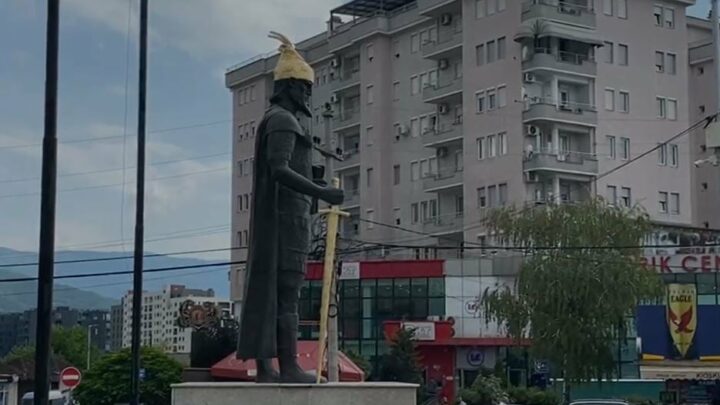 Akt vandal ndaj shtatores së Skënderbeut në Prizren