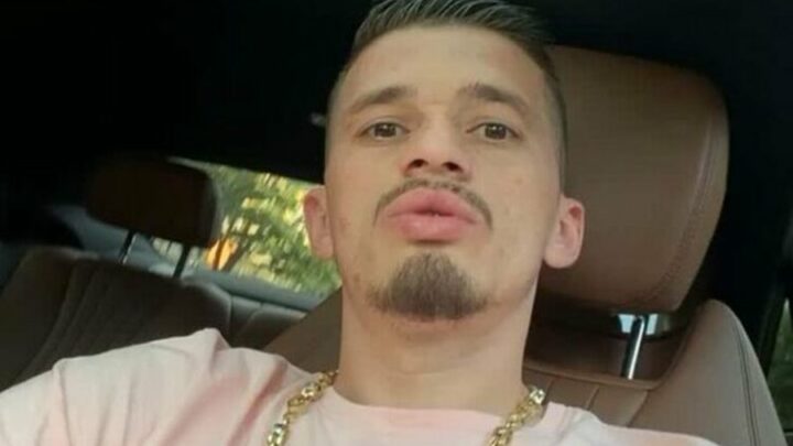 Hodhi plehrat nga makina dhe videon e shfaqi në Tik Tok, Kozak Braçi merret në komisariat