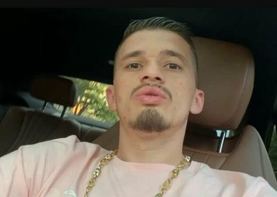 Hodhi plehrat nga makina dhe videon e shfaqi në Tik Tok, Kozak Braçi merret në komisariat Hodhi plehrat nga makina dhe videon e shfaqi në Tik Tok, Kozak Braçi merret në komisariat