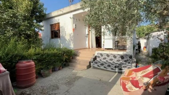 Ngjarja në Fier/ 26-vjeçarja mbyti me tel babain, arrestohet edhe e ëma