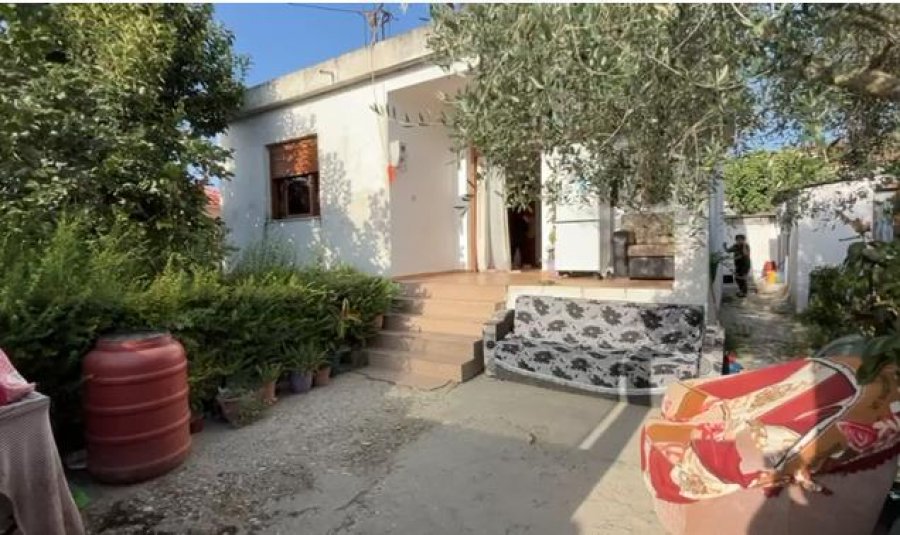 Ngjarja në Fier/ 26-vjeçarja mbyti me tel babain, arrestohet edhe e ëma