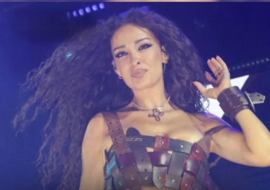 Në mes të koncertit, Eleni Foureira deklaron me krenari: Jam shqiptare…