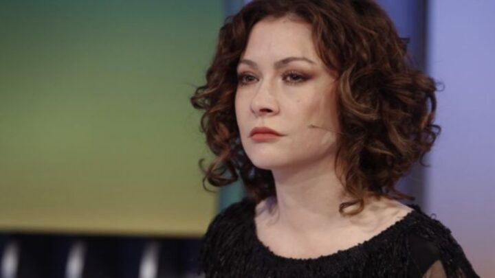 “Po u drithërohet shpirti te koka e krevatit…”/ Egla Ceno u jep kurajo atyre që kanë të afërmit në spitale 