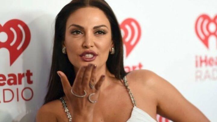 Bleona Qereti birëson një luan në Afrikë: Dua të takohem me Elon Musk… 