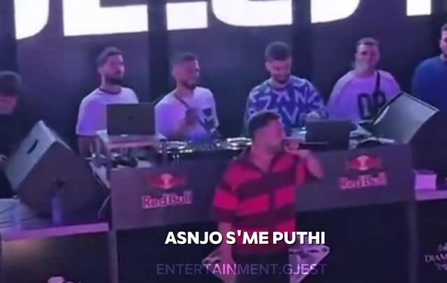 “Asnjë s’po më puth”, Gjestit s’i del inati me Stresin e ironizon gjatë koncertit
