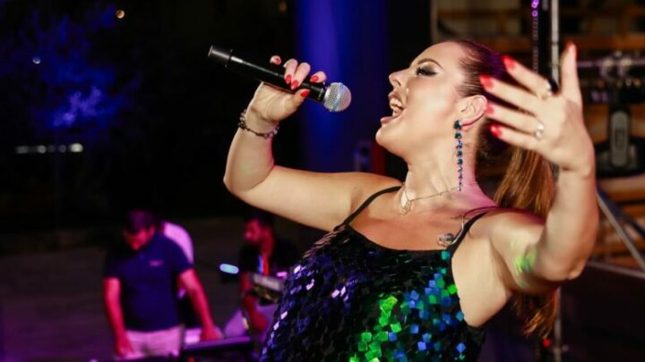 “U godit me kanaçe gjatë koncertit”, reagon Anxhela Peristeri: Ja largova fëmijës që të mos vritej