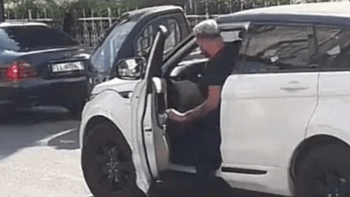 “Ishe pak shpejt…” policia ndalon Luiz Ejllin kur shkonte për në koncert