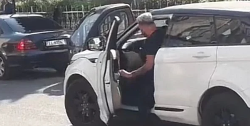 “Ishe pak shpejt…” policia ndalon Luiz Ejllin kur shkonte për në koncert