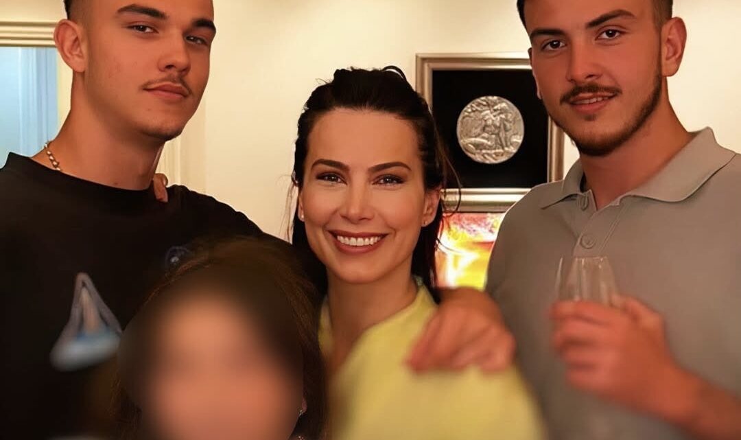 Rrahën policët e Komisariatit 2 të Tiranës, në pranga dy djemtë e Valbona Selimllarit