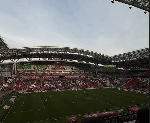 Dakut i shkon nusja në stadiumin e Rubin Kazanit, por e merr “msysh”