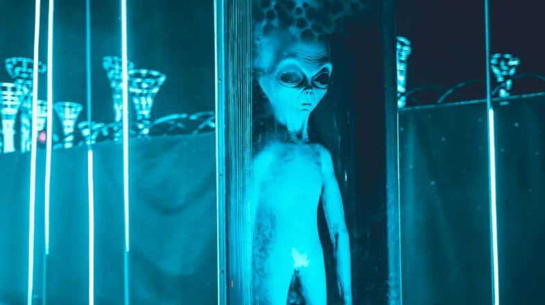 Shkencëtarët gjejnë ADN “aliene” tek njerëzit! Hulumtimi kontrovers që po shkakton tronditje globale