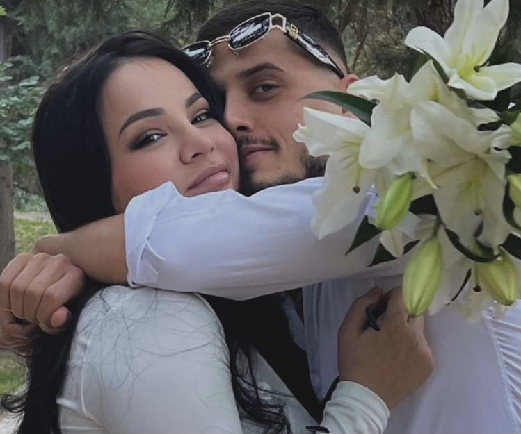 “Një vit i plotë që mbaj mbiemrin e djalit më të mirë në botë!”