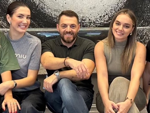 Pas përplasjes fizike, Top Channel largon dy moderatoret e “Wake Up”