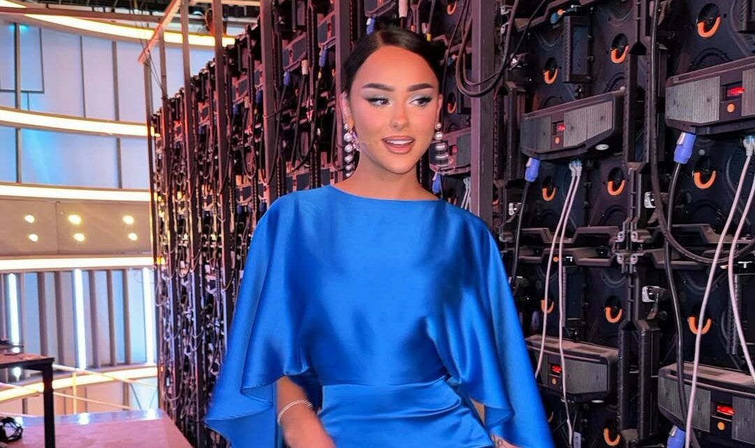 Lule, dhurata, çokollata, dikush i bën qejfin Eglit në vendin e punës