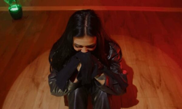 Xheneta flet për bluzën në videoklip: “Po, ishte e Gjestit”