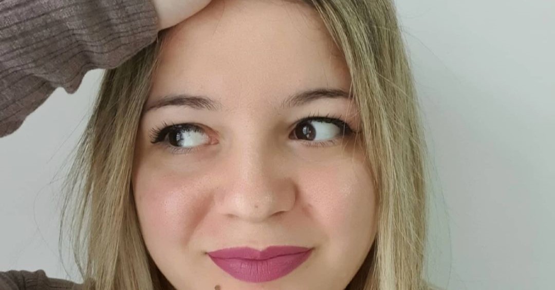 Pas replikave online, sulmohet në Tiranë TikTokerja e njohur Suada Muça