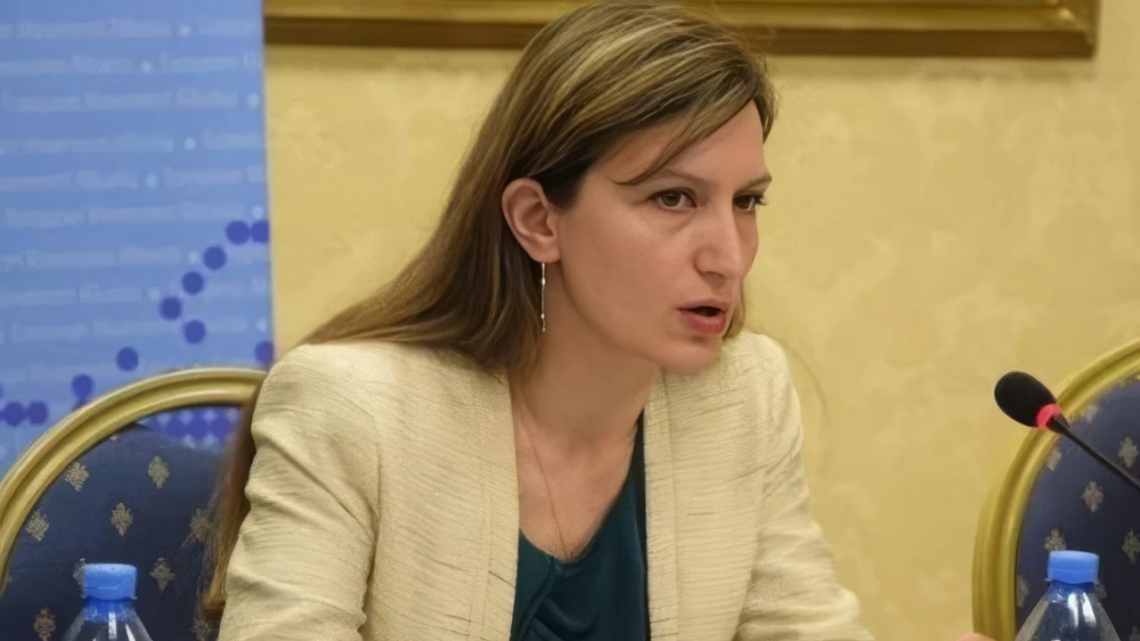 Tentoi t’i vinte flakën makinës së ish-partnerit, arrestohet zyrtarja e Ministrisë së Brendshme