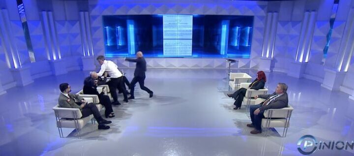 VIDEO/ Përplasje fizike live në Opinion, Berat Buzhala godet Albatros Rexhajn