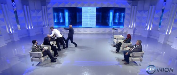 VIDEO/ Përplasje fizike live në Opinion, Berat Buzhala godet Albatros Rexhajn