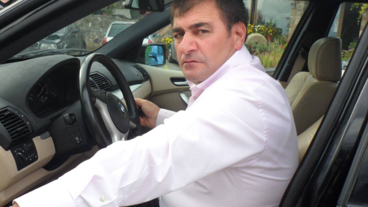 Pamje nga arrestimi/ Hyri në bankë i armatosur, shkoi te arka dhe mori 20 milionë lekë