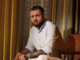 “Mjaft! Jo më me rrena”, Luizi del me këngë për protestën