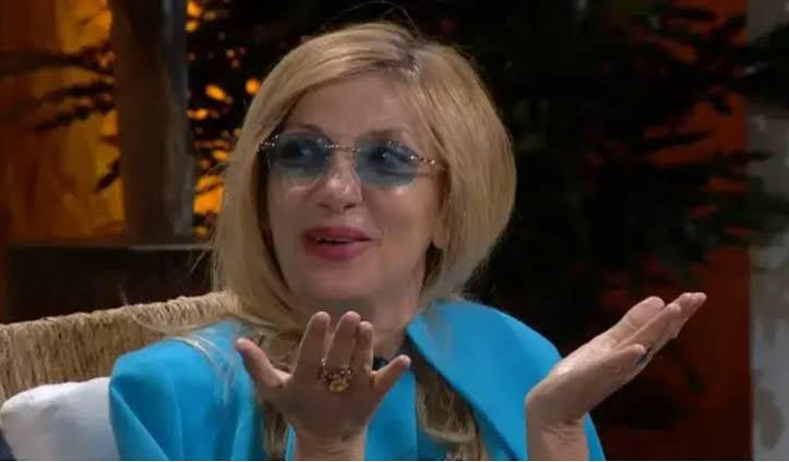 Thirrjet për t’u bërë pjesë e protestës, ja si përgjigjet Mimoza Ahmeti 