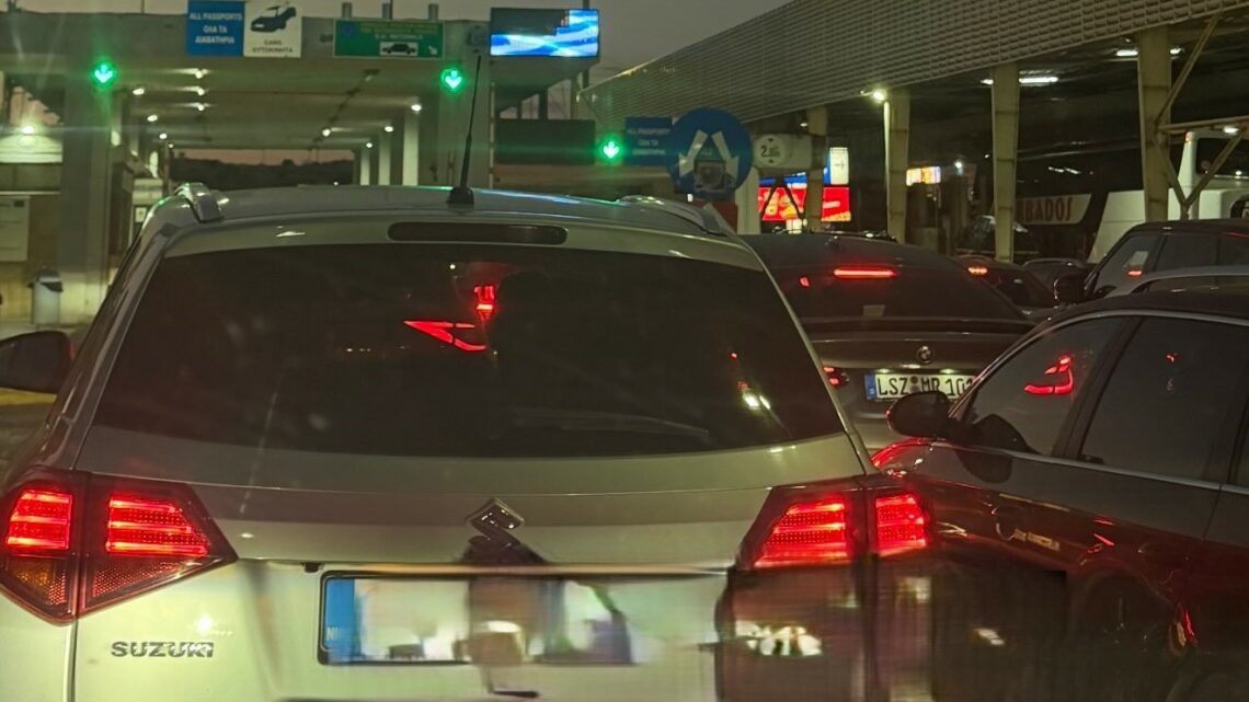 Selinit i ndodh “incidenti” në veturë… me Gimbon (foto)