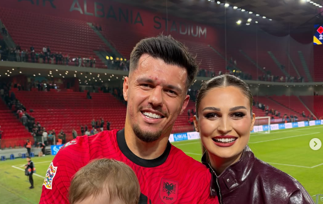 Vesa me vajzën në Stadium për Dakun e Kombëtares, foto të tre së bashku
